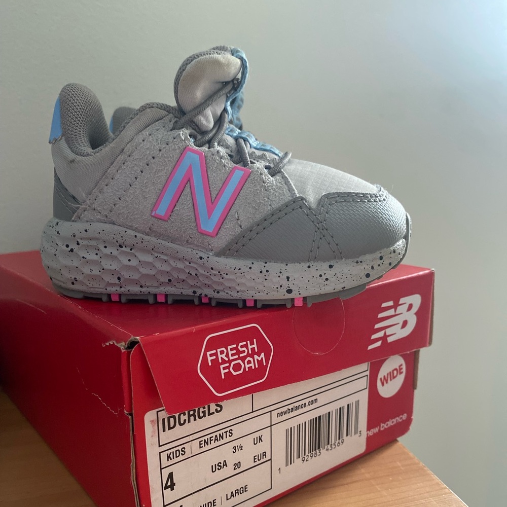New Balance toddler girls slip on sz 4